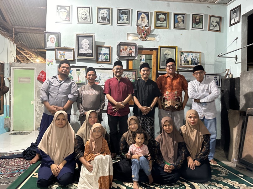 Pengurus LKSA Daarul Falaah bersama Dr. Andar Nubowo