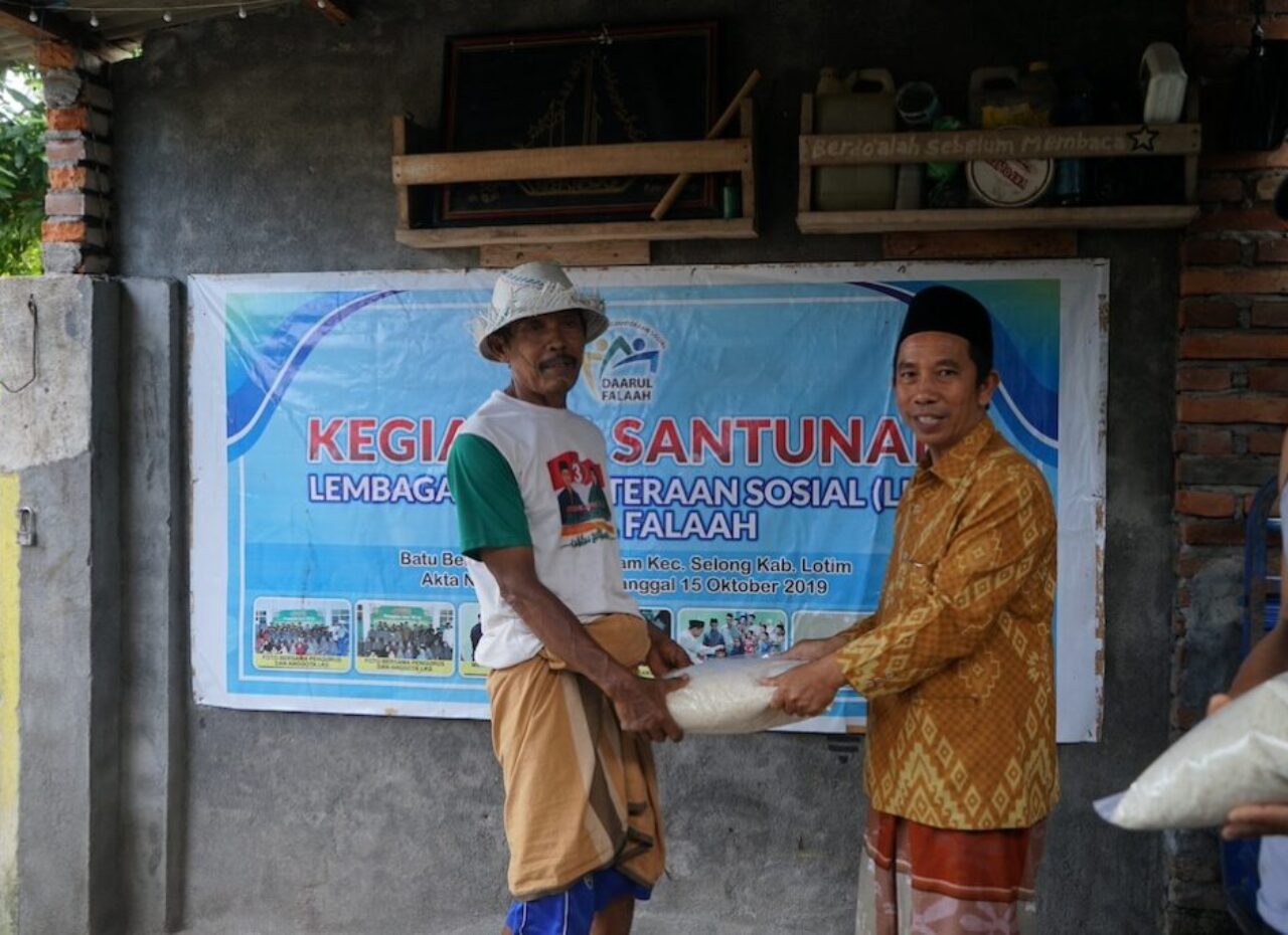 Santunan Kepada Masyarakat