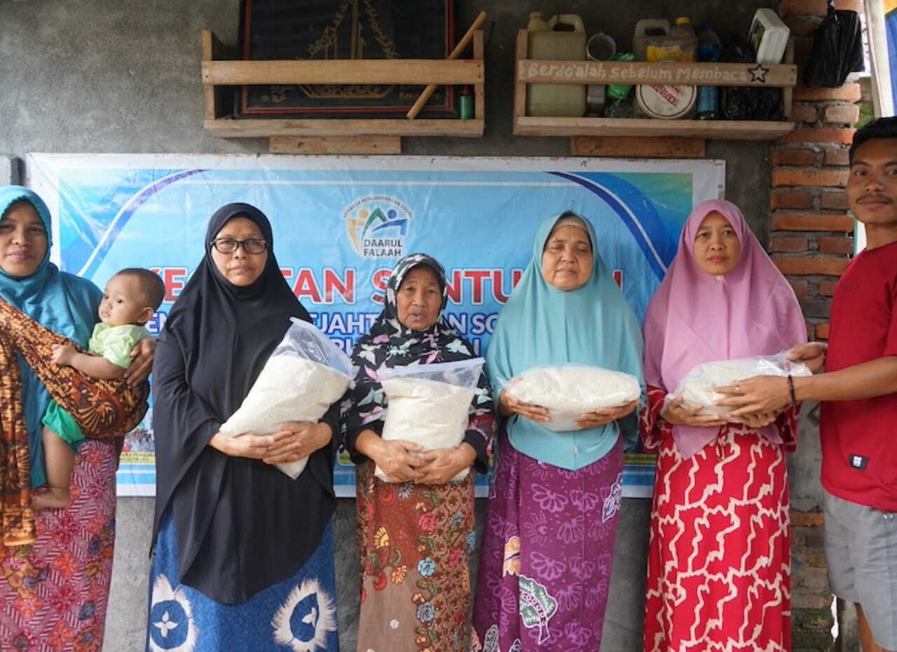 Santunan Kepada Masyarakat
