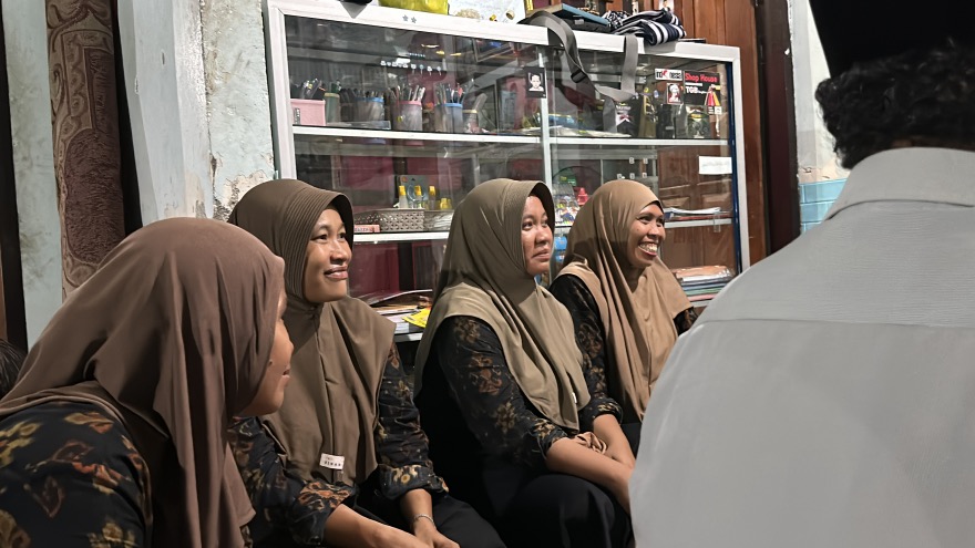 ibu-ibu pengurus