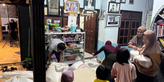 Packing beras santunan mei 2025